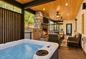 Terrace/patio - Luxe Couple's Retreat | Hot Tub | Cornhole (Broken Bow)