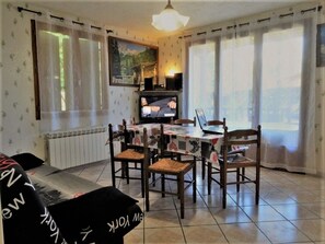 Dining - Vrbo Property (AURIAC-DU-PERIGORD)