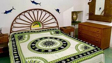 1 bedroom, in-room safe, WiFi (free), bed sheets