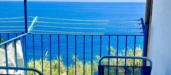 Blue House Sea View 