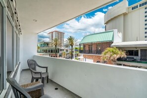 Property grounds - 2-bedroom apartment with Free parking in welcoming Fort Lauderdale (Fort Lauderdale)