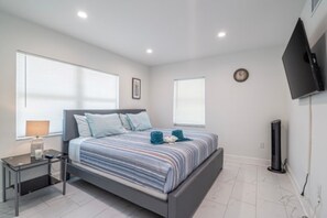 Iron/ironing board, free WiFi, bed sheets - 2-bedroom apartment with Free parking in welcoming Fort Lauderdale (Fort Lauderdale)