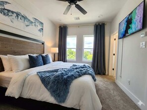 Iron/ironing board, WiFi, bed sheets - World Cup 4-Story Villa | Rooftop Terrace | Gated (Houston)