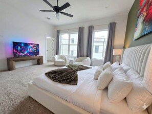 Tabla de planchar con plancha, wifi y ropa de cama 