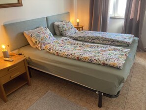 Fer et planche à repasser, accès Internet, draps fournis