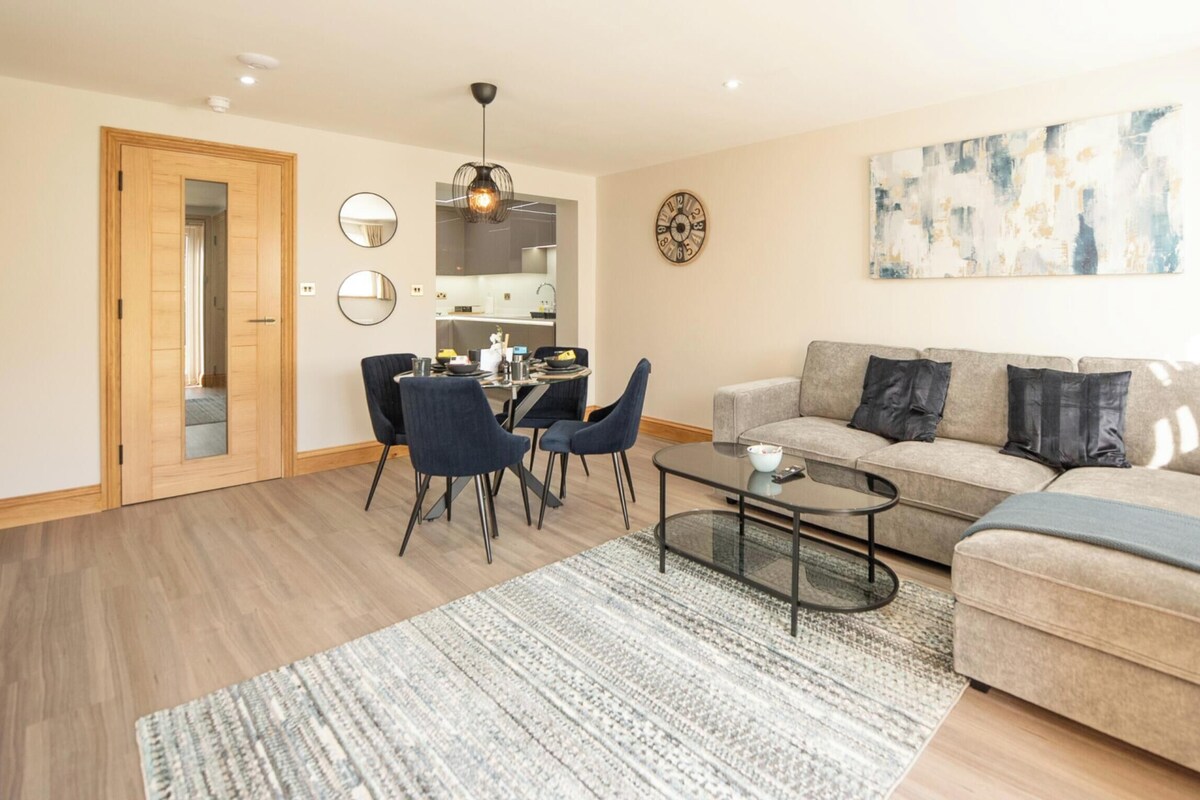 Deluxe Apartment, Private Bathroom, Garden View (Parking) | Lounge