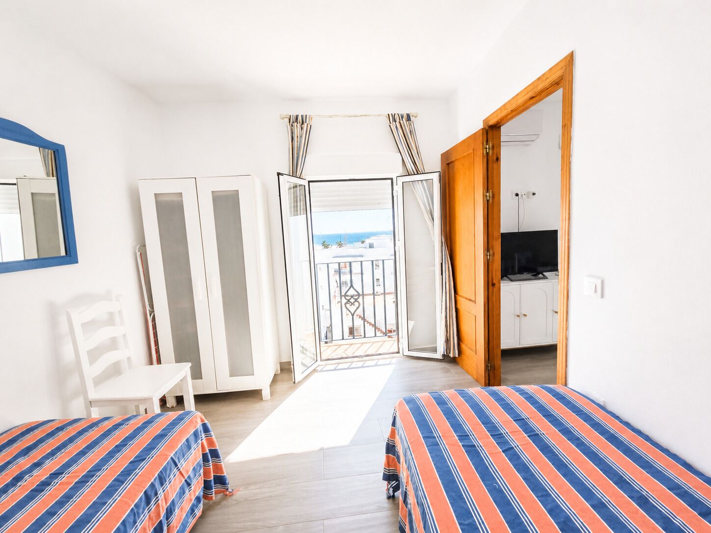 1 bedroom, bed sheets