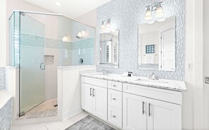 Hair dryer, towels - NEW Private Pool, LSV, Bikes, and Carriage House 4 Min to Beach (Santa Rosa Beach)