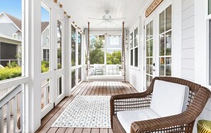 Smart TV, fireplace, stereo - NEW Private Pool, LSV, Bikes, and Carriage House 4 Min to Beach (Santa Rosa Beach)