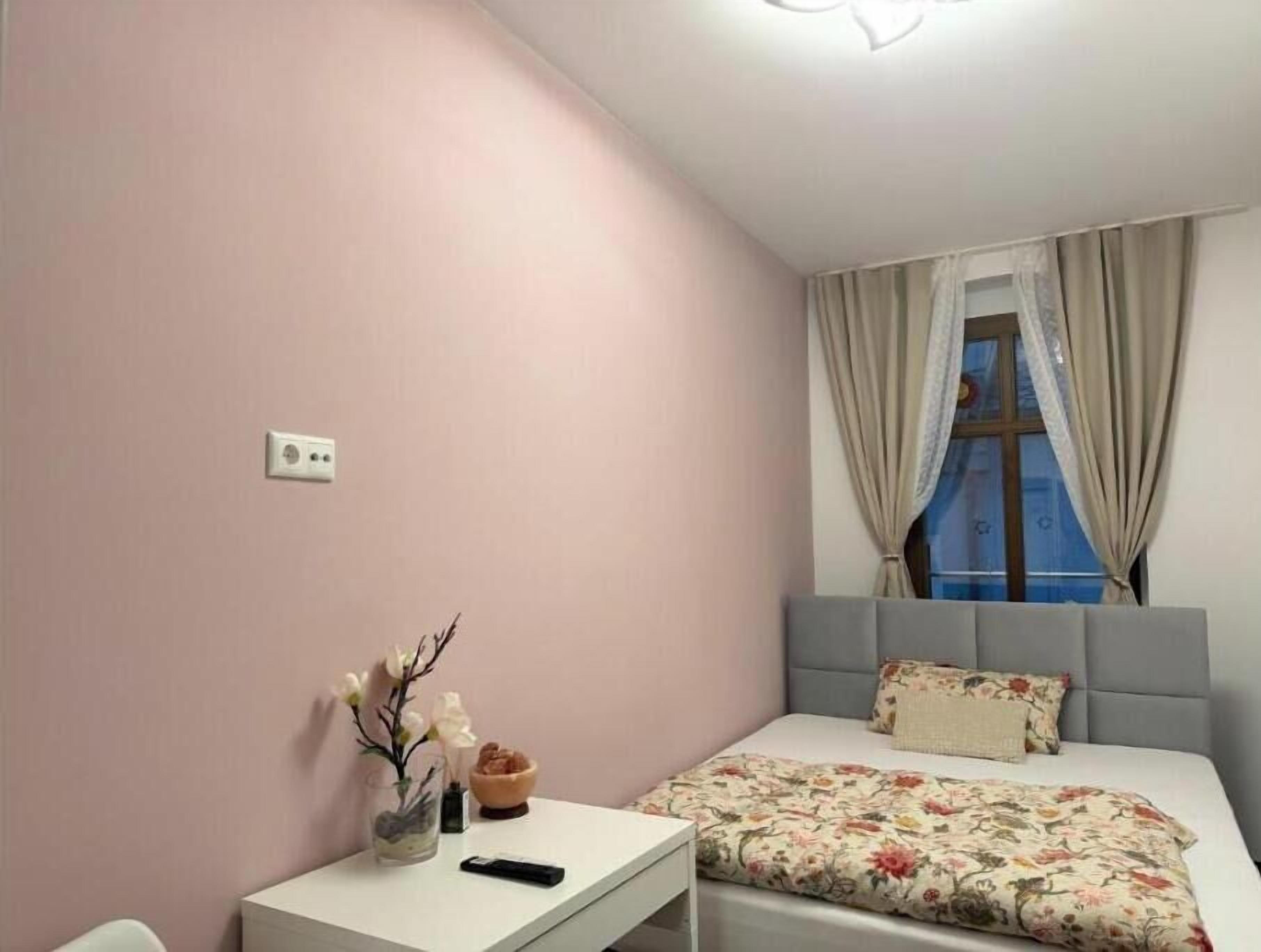 WiFi, bed sheets