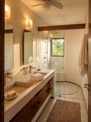 Hair dryer, towels - KauKan A2 Luxury Condo with Breathtaking View (Zihuatanejo)