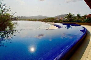 Pool - KauKan A2 Luxury Condo with Breathtaking View (Zihuatanejo)