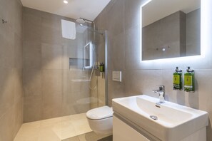 Bathroom - Charming 2-bedroom Apartment in the Heart of Prague (Prague)