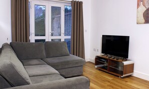 Living area - Comfortable, modern 2 bed apartment in the heart of the Old Town (Hemel Hempstead)