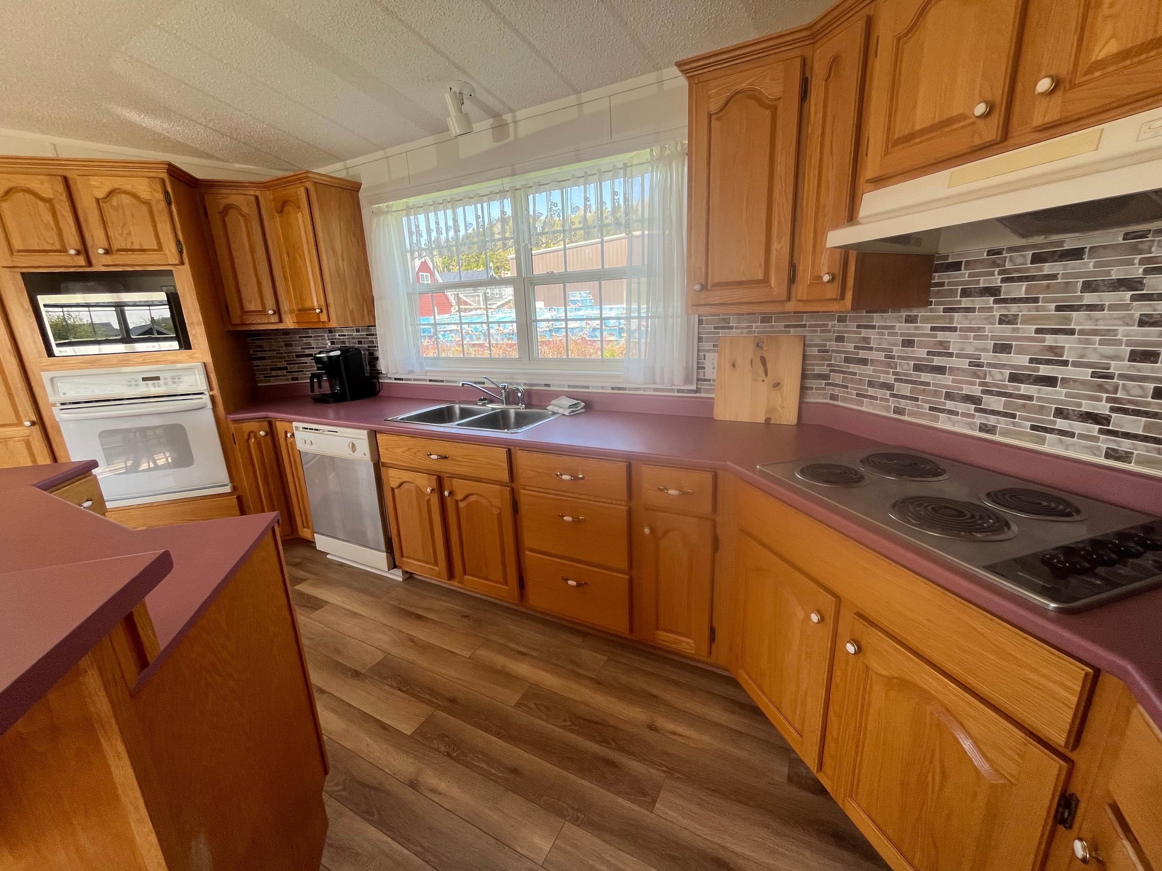 Fridge, stovetop