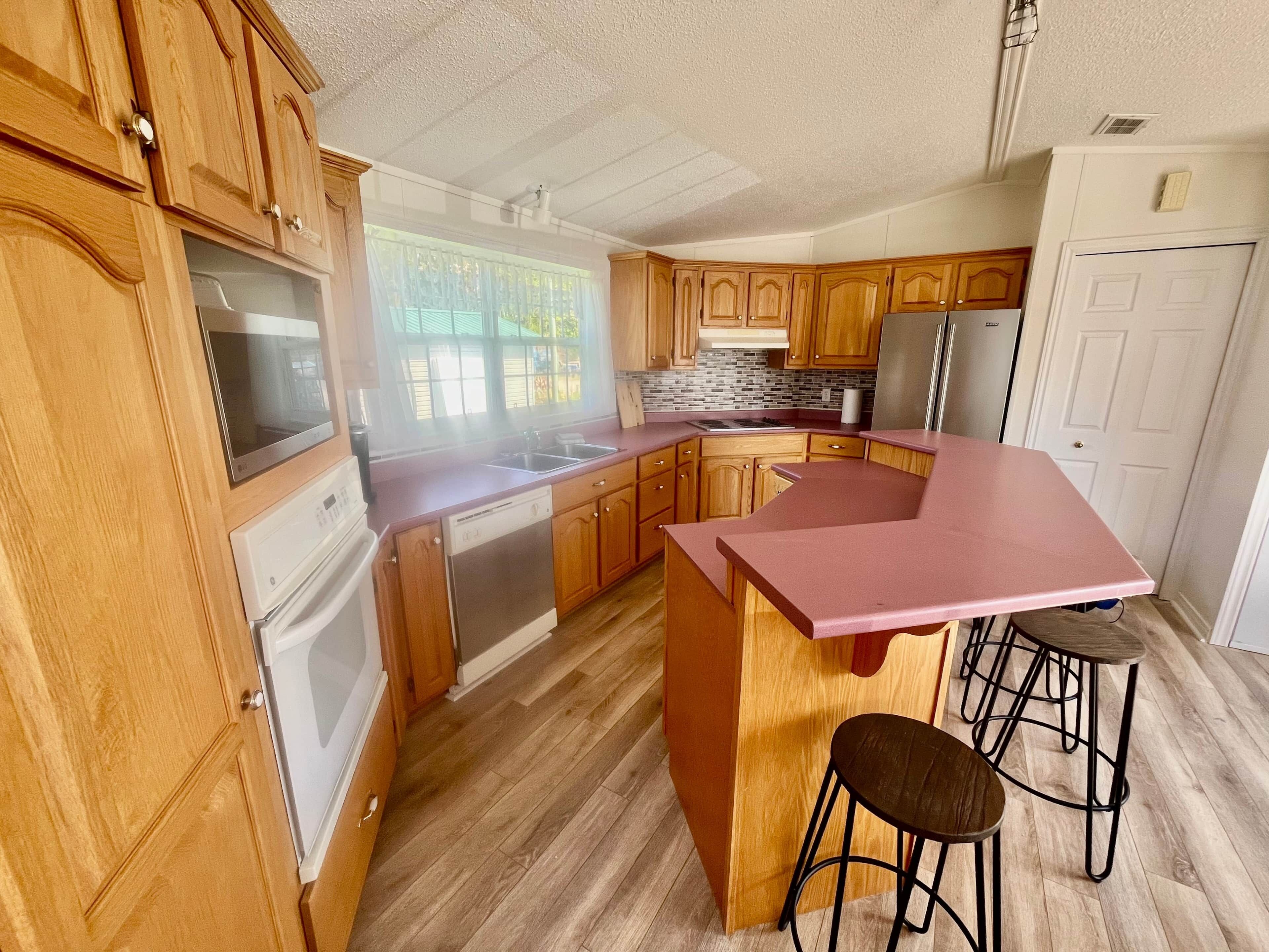 Fridge, stovetop