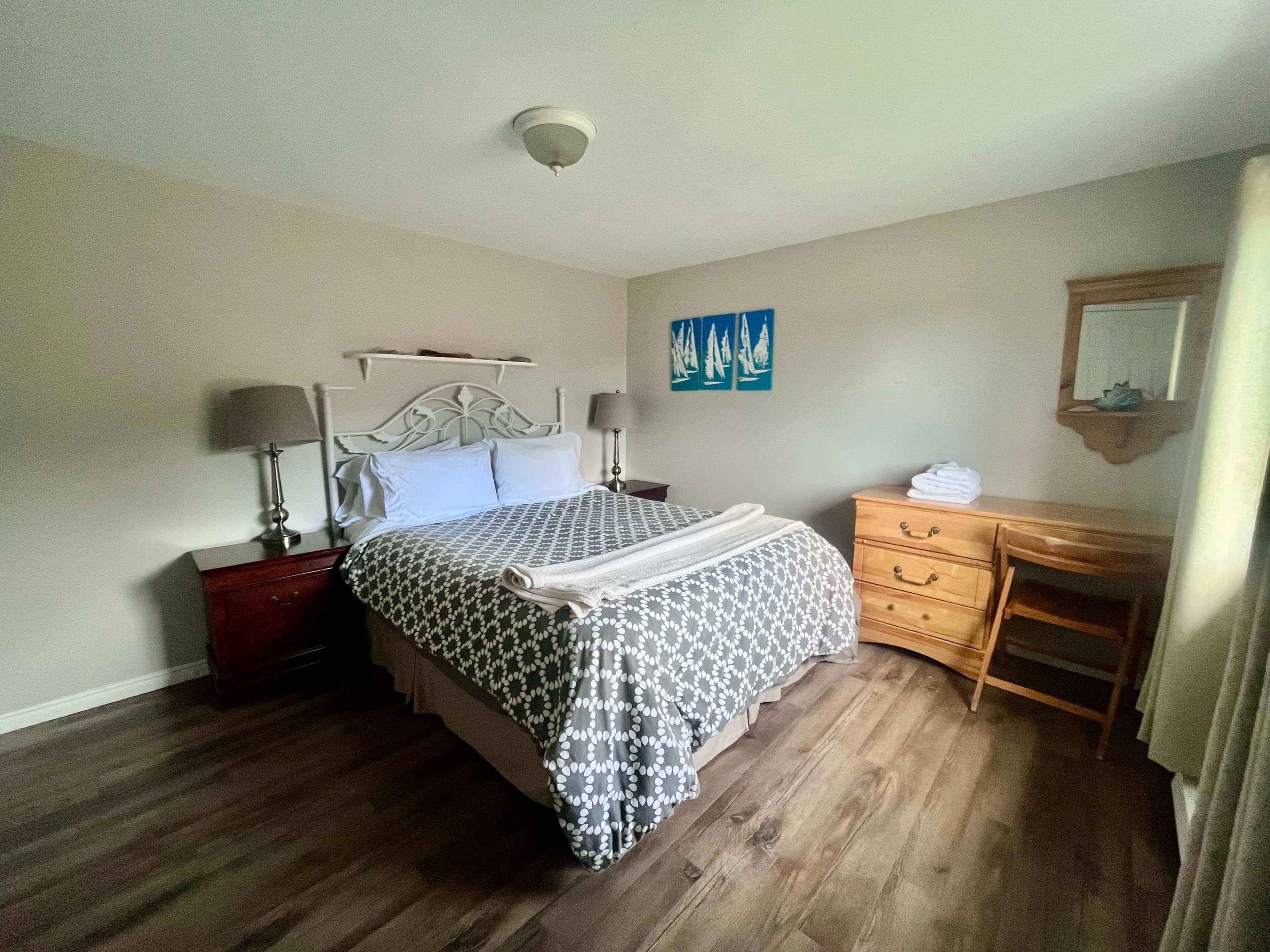 Iron/ironing board, WiFi, bed sheets, wheelchair access