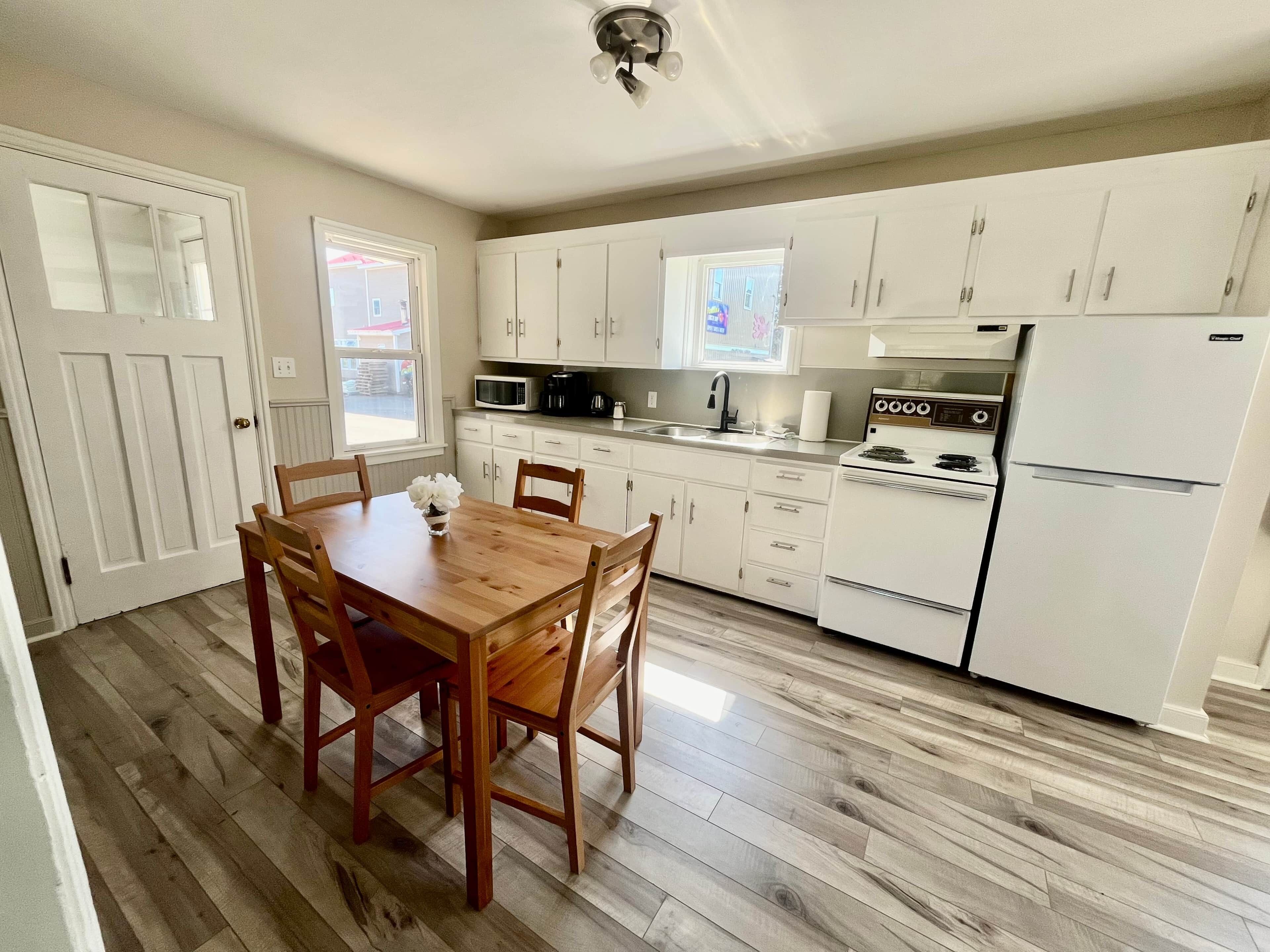 Fridge, stovetop