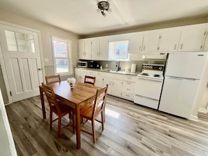 Fridge, stovetop