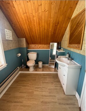 Bathroom - The Lookout - Alma, NB (Alma)