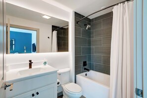 Classic Studio, City View | Bathroom - The Commons on Ludlow (Philadelphia)