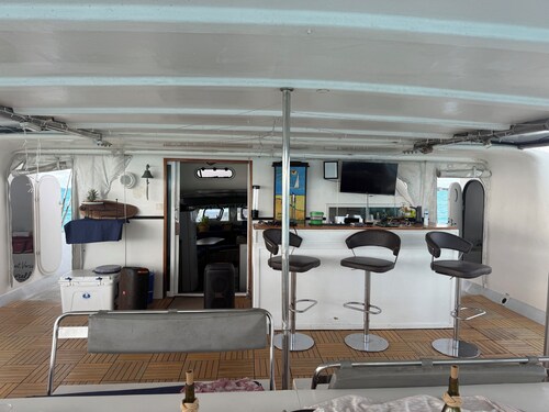  8-cabin sailing yacht in delightful Exuma for your getaway