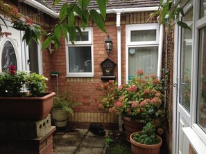 Apartment, 1 Bedroom, Garden View | Exterior detail - Charming 1 Bedroom Apartment and Double Sofabed in Milton Keynes (Milton Keynes)