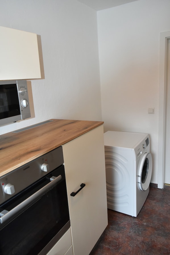 Coffee/tea maker, fridge, microwave, oven