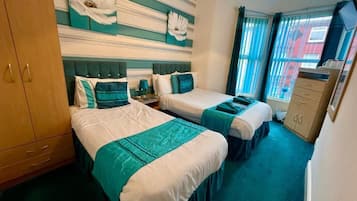 Zweibettzimmer | Zimmersafe, Bügeleisen/Bügelbrett, kostenloses WLAN