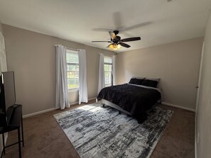 3 bedrooms, internet, bed sheets