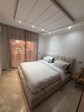 1 habitación, tabla de planchar con plancha, internet y ropa de cama 