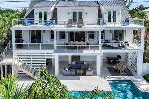 Outdoor dining - Cabana Blu- Luxury Captiva Home with Pool and Steps to the Beach! (Captiva)