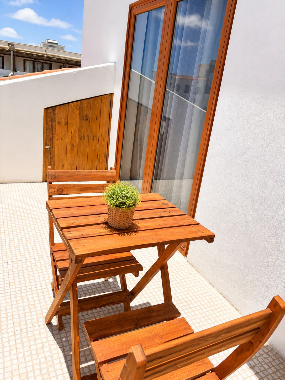 Suite, balcón, vistas a la ciudad | Restaurante al aire libre