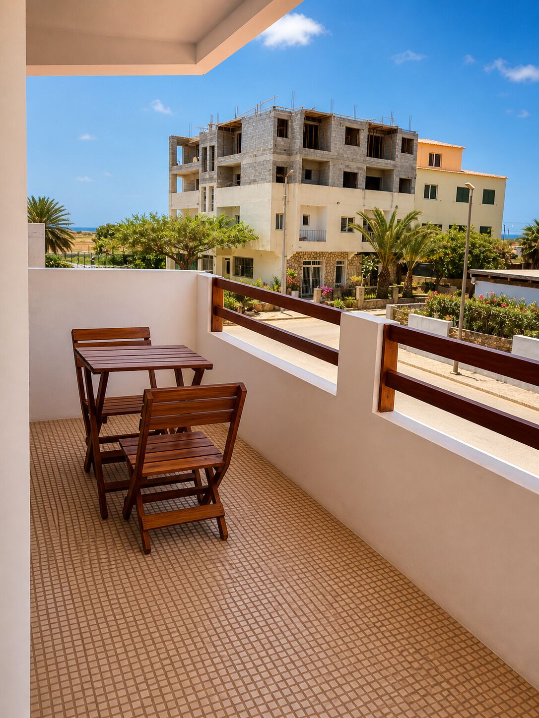 Habitación doble superior, balcón, vistas a la ciudad | Restaurante al aire libre