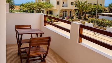 Superior Double Room, Balcony, City View | Outdoor dining
