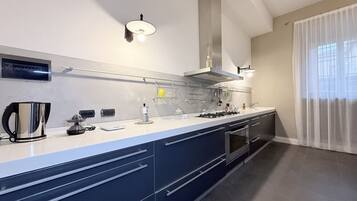 Fridge, dishwasher