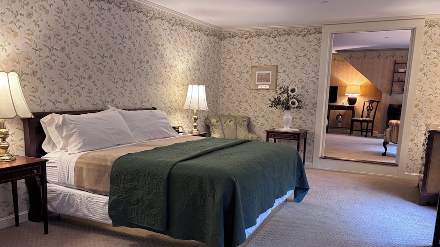 Deerfield Inn