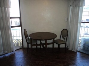 Family Single Room, City View | Dining - Motel San Luis de Nogales (Nogales)