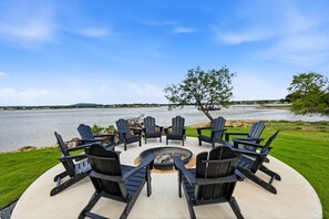 Terrace/patio - Shady Cove- Waterfront, Private Dock, Hot tub (Graford)