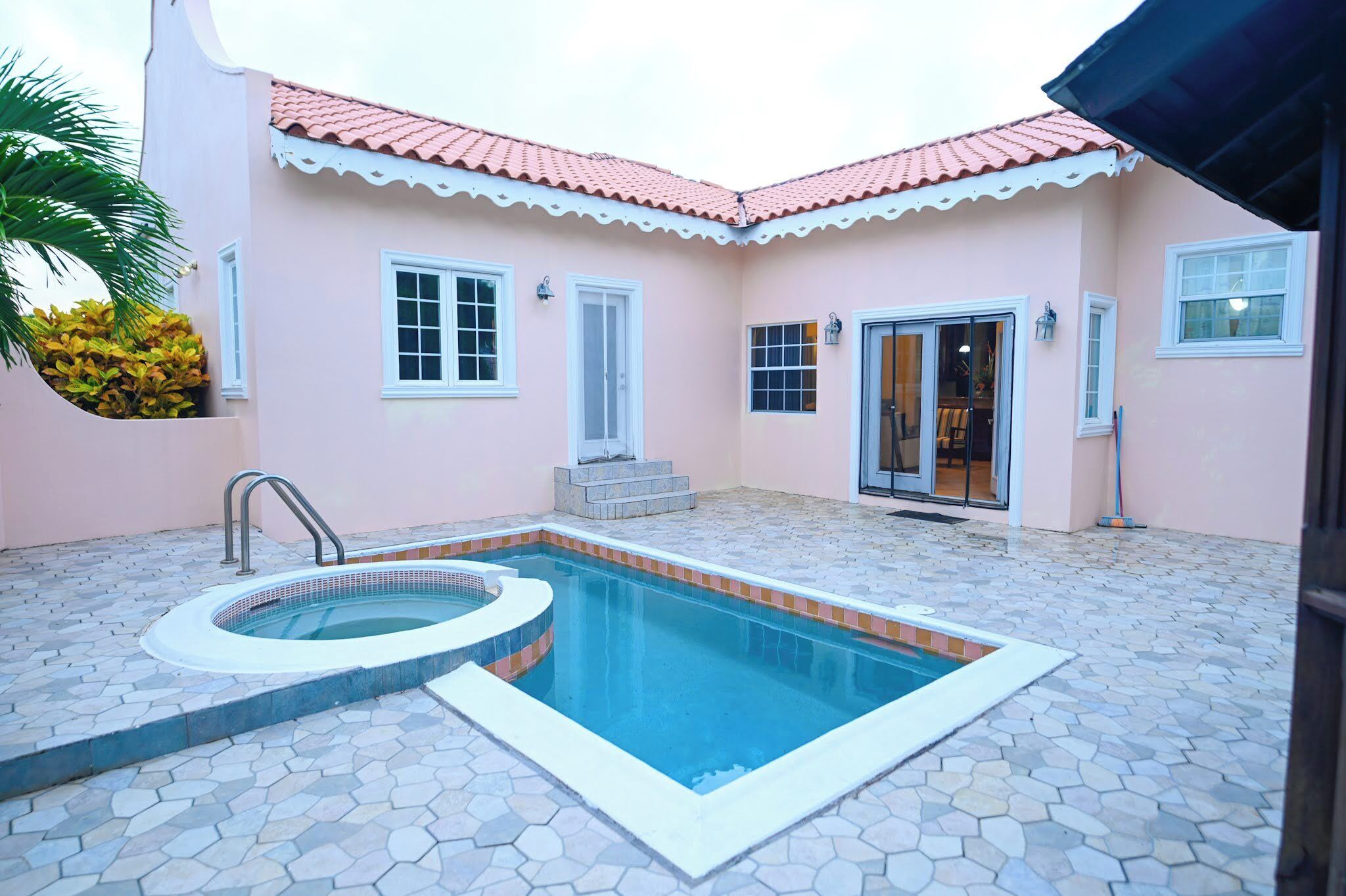 House, 3 Bedrooms, Garden Area