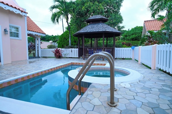 Maison, 3 chambres, cÎté jardin | Piscine