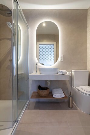 Bathroom - Luxurious 3 bd apartment in Granada. San Anton 302 (Granada)