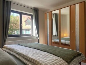1 Schlafzimmer, Reisekinderbett, kostenloses WLAN, Bettwäsche