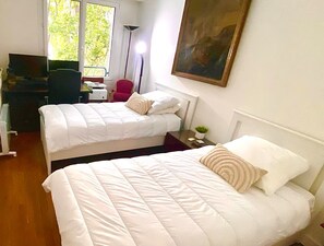 Iron/ironing board, Internet, bed sheets - Location Appartement 3 pieces entre Tour Eiffel et Champs Élysées (Paris)