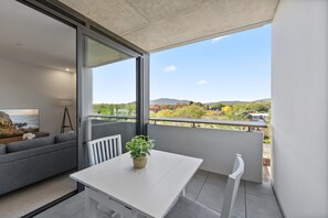 Apartment | Balcony - Stylish 2-bed Stay Near Canberra Centre (Canberra)