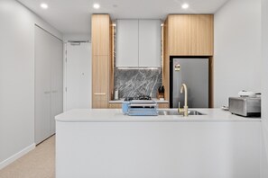 Apartment | Private kitchen - Stylish 2-bed Stay Near Canberra Centre (Canberra)