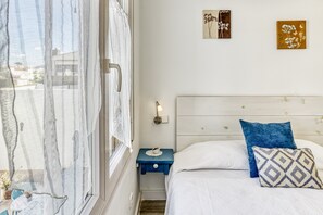 1 bedroom, iron/ironing board, WiFi, bed sheets - Apartment 'Salins 3' with Sea View, Wi-Fi, and Air Conditioning (Empuriabrava)