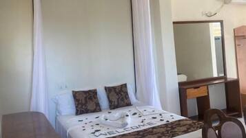 Deluxe Double Room | Free WiFi, bed sheets