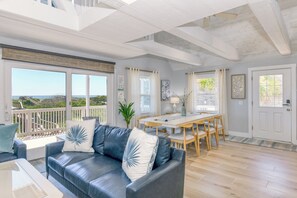 Smart TV - Seaside Siesta - Ocean Front, Private Beach Walkover, Charming (St. Augustine)