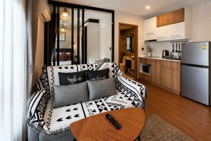Smart TV - Modern 1BR Apartment in Rawai | 2Min to Beach (Rawai)